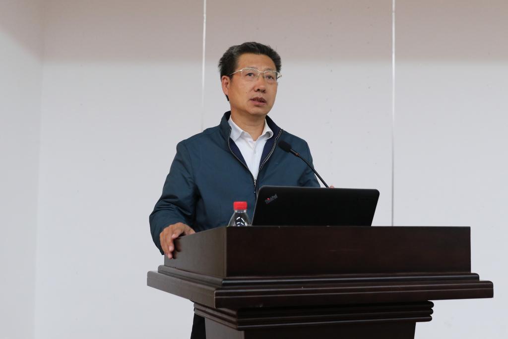 倚智慧之力攻学术难题